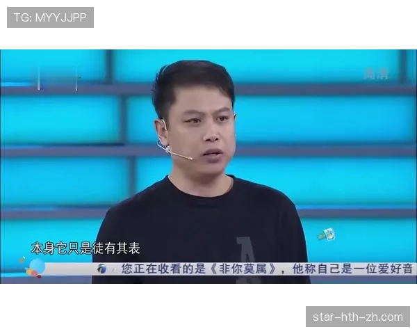 徐灿拎着菜篮上楼，袖口露出的那块表比菜贵得离谱